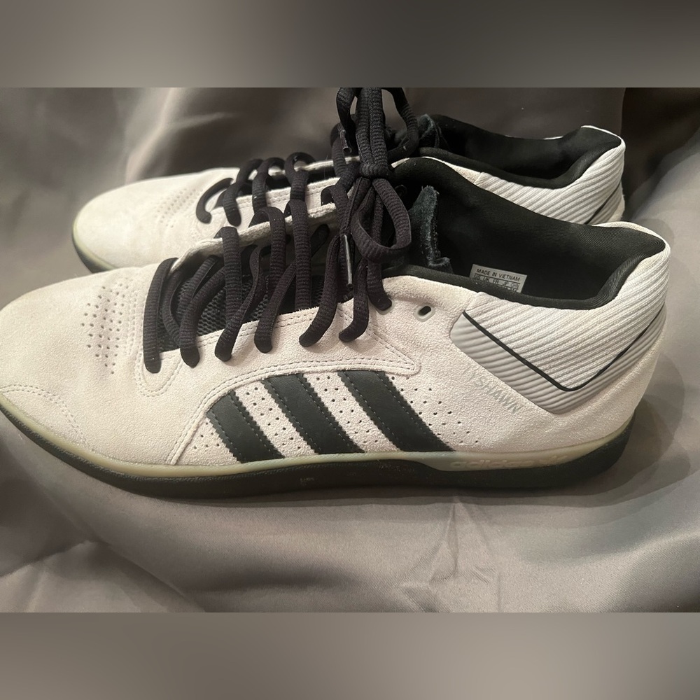 Adidas Men's Black and grey Tyshawn Sneakers - Picture 4 of 6